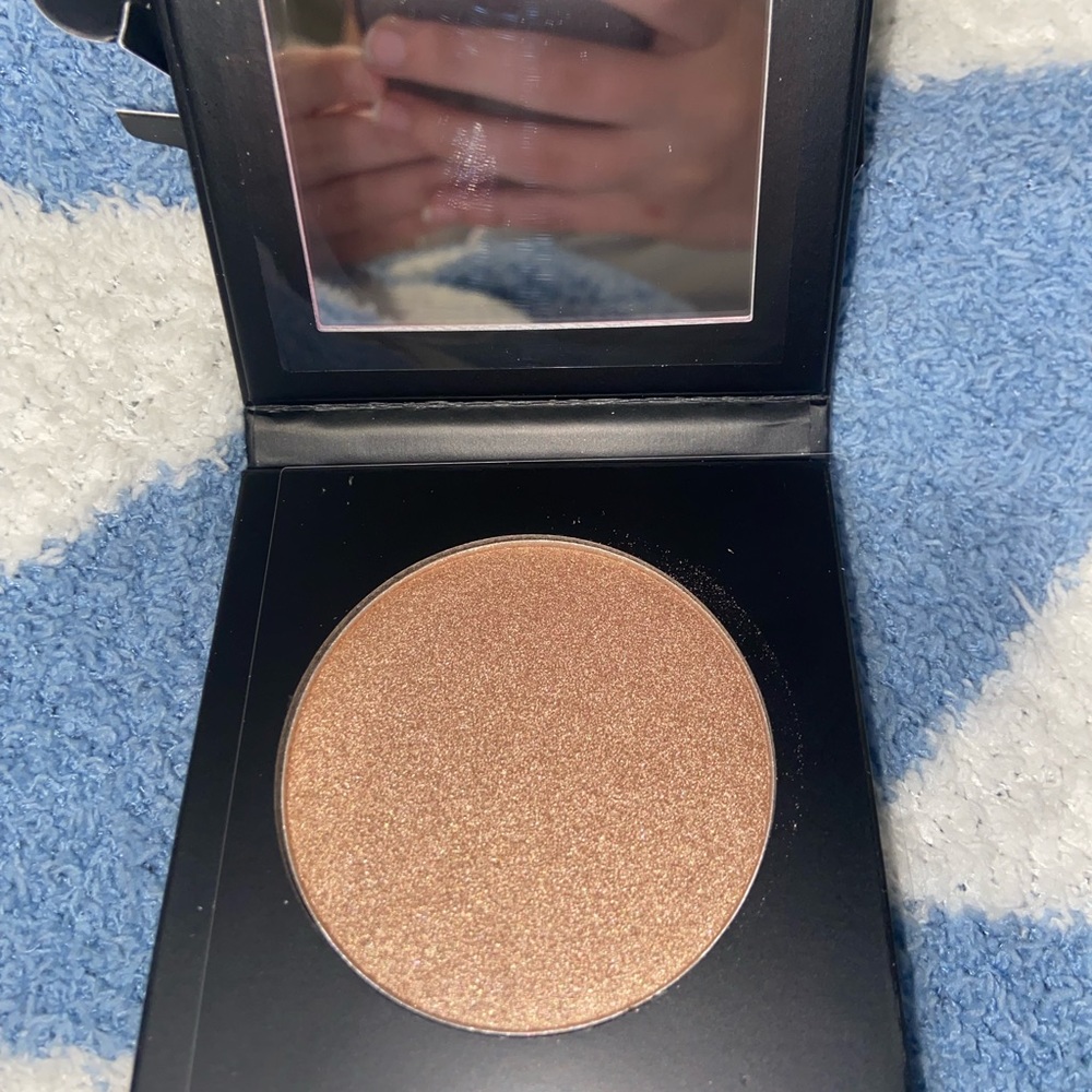 Araceli beauty tequila highlighter in the shade blanco - Picture 4 of 4